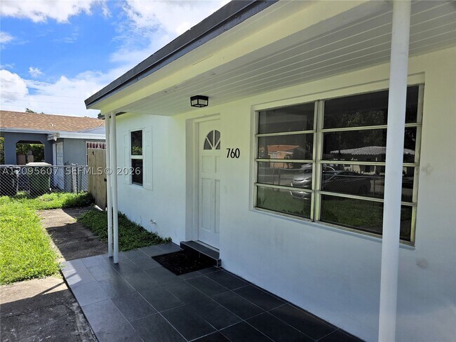 Foto del edificio - 760 NW 126th St