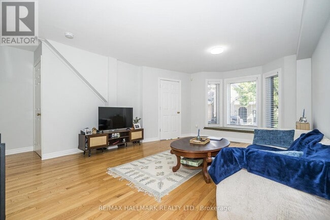 Building Photo - 125 Viella St