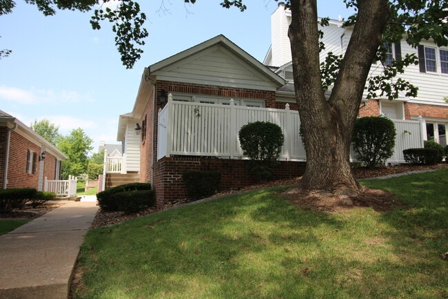 Building Photo - 173 Carriage Ct