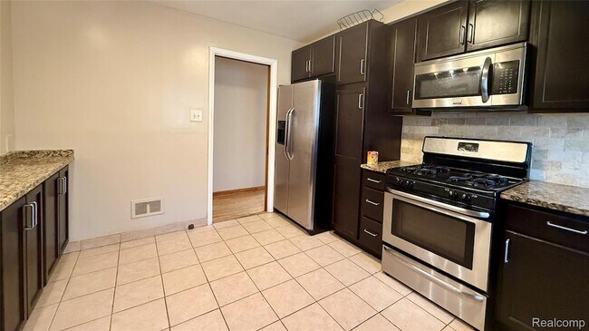 Foto del edificio - 24290 Eastwood St