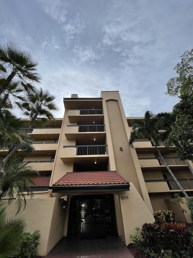 Primary Photo - 500 Egret Cir