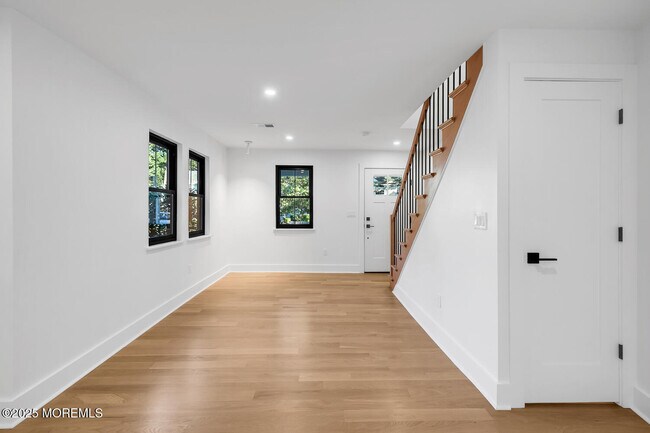 Foto del edificio - 516 River Rd