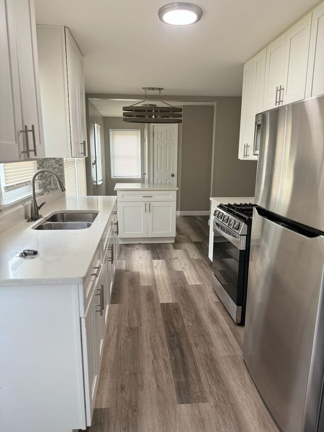 Building Photo - 4527 Whitcomb St