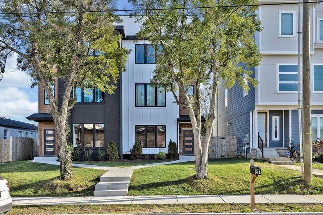 Building Photo - 611 21st Ave N