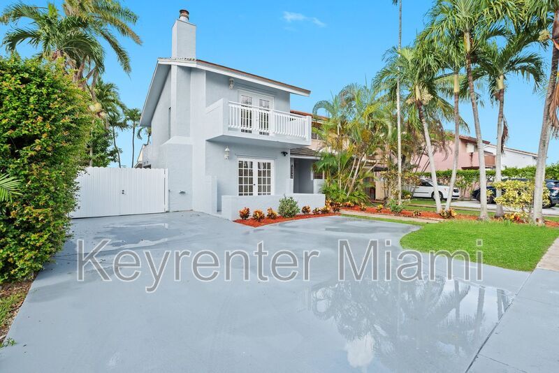 Foto principal - 11740 SW 12th St
