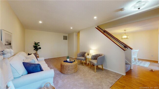 Foto del edificio - 114 Cottonwood Rd