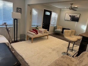 Building Photo - 1200 Tamarind Ave