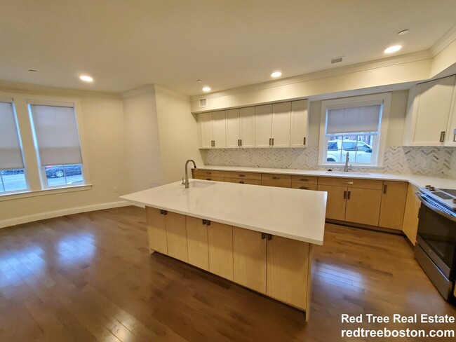 Building Photo - 39 Herrick Rd