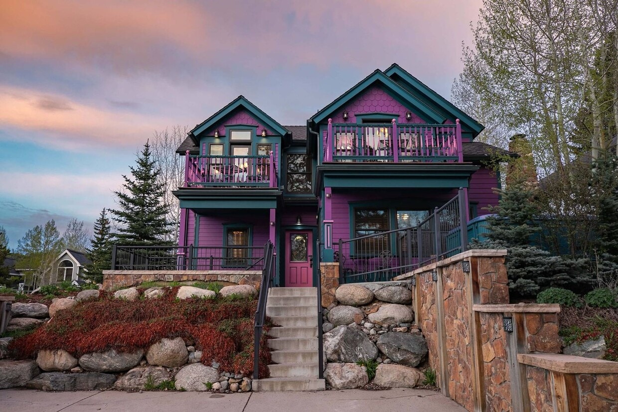 Primary Photo - Winter rental! Luxury 4 bed, 3 bath home i...