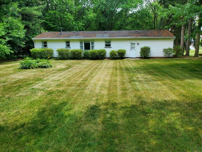 Foto del edificio - 9841 Smithdale Ave NE
