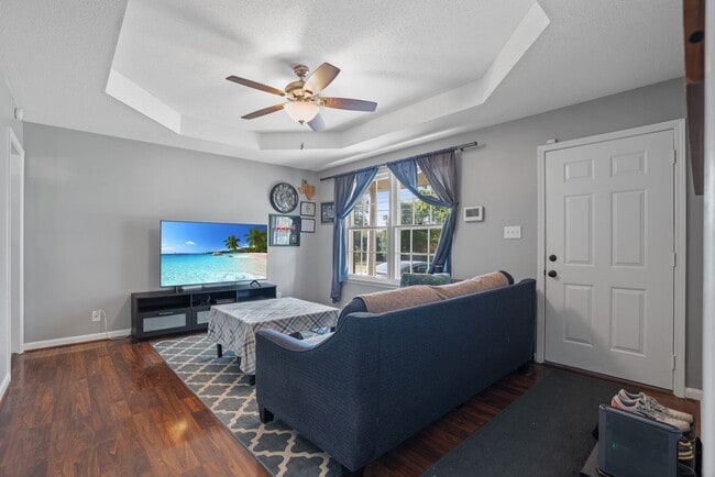 Building Photo - Renovated 3-Bed/2-Bath Home with Garage & ...