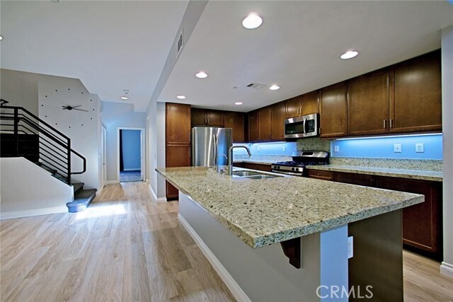 Building Photo - 565 Rockefeller