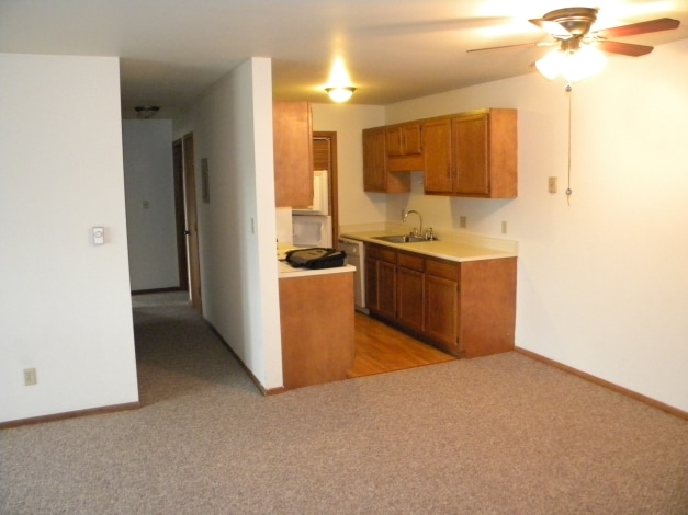 Building Photo - 822-824 Weslyn Ct