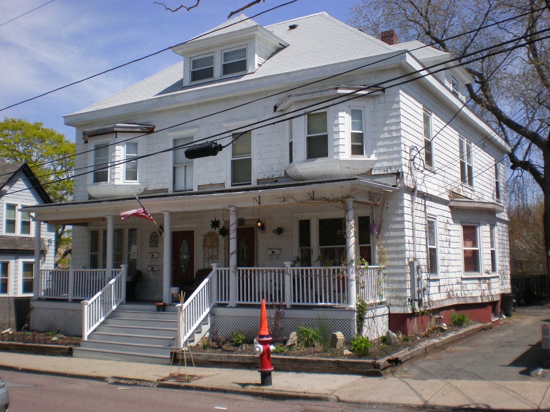 Building Photo - 11-13 Oneida St