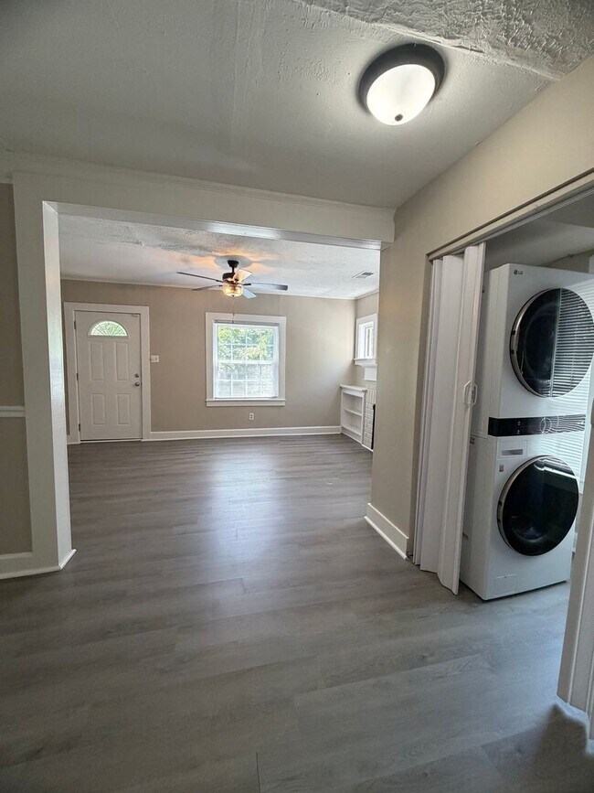 Foto del edificio - Open The Door To Your New Home! FIRST MONTH'S RENT FREE!!!!
