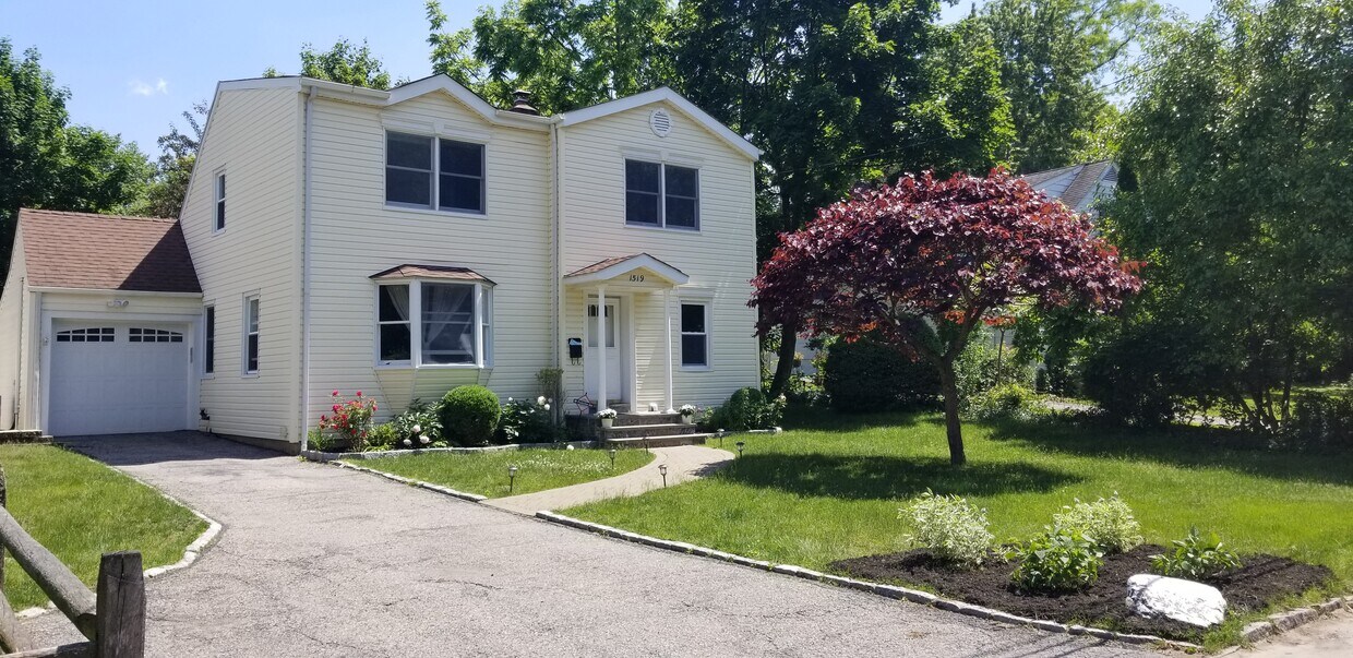 Primary Photo - 1519 Pine Knoll Ln