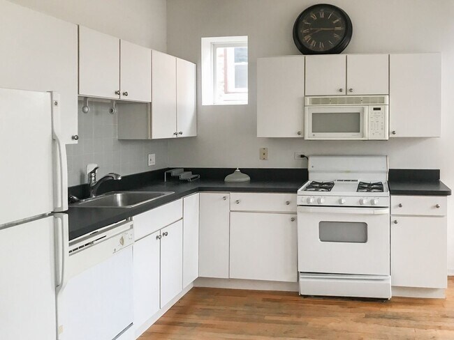 Foto del edificio - 1034 N Damen Ave