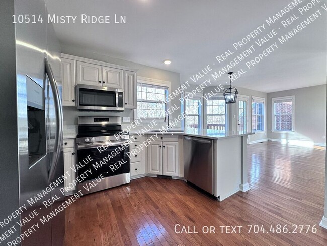 Building Photo - Stunning 4BR/2.5BA Home in Charlotte!