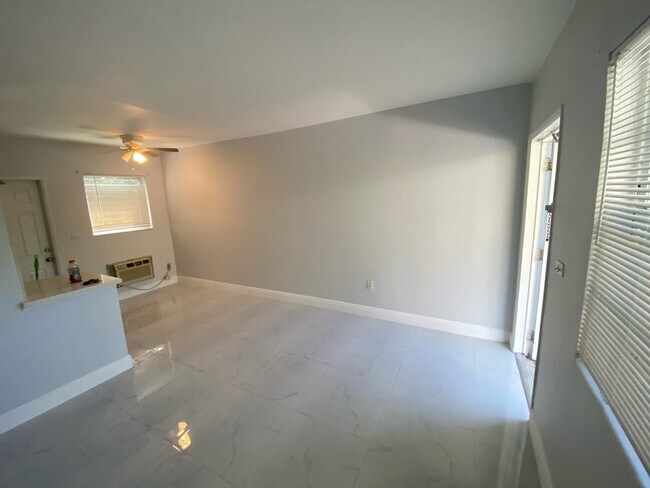 Foto del edificio - 1217 NE 127th St