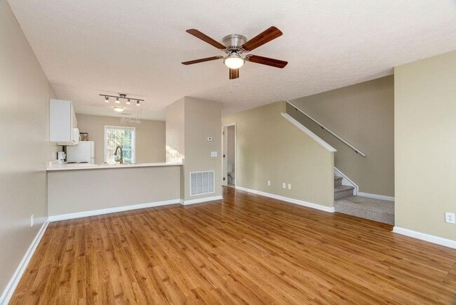 Building Photo - 2Bed/2.5Bath at Donahue Crossing Available!