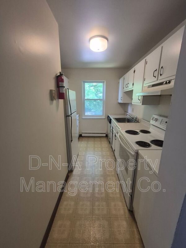 Building Photo - 404 Woodcliff Ave