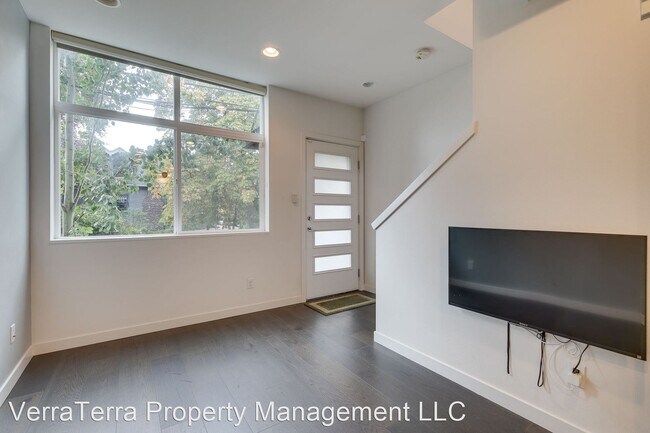 3 br, 2 bath House - 1155 NE 55th St photo'