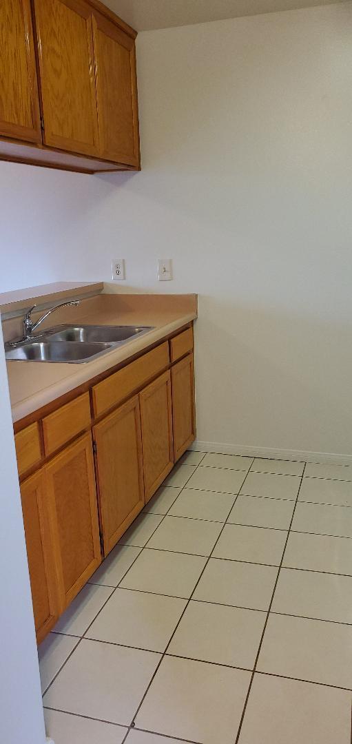 kitchen sink - 127 N Alhambra Ave