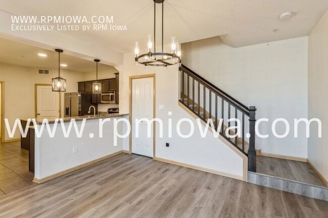 Foto del edificio - WEST DES MOINES TOWNHOME!! 2 Bedrooms, 2.5...