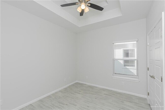 Building Photo - 16 N "E" St