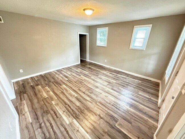 Foto del edificio - 2137 N Delaware Ave