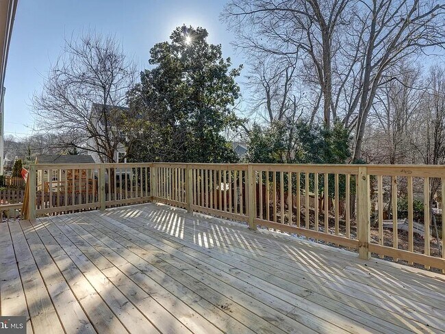 Foto del edificio - 302 Harris Rd