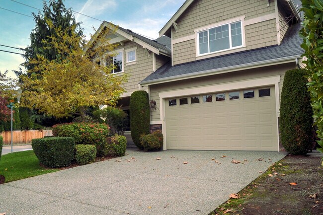 Building Photo - 13210 NE 137th Ct