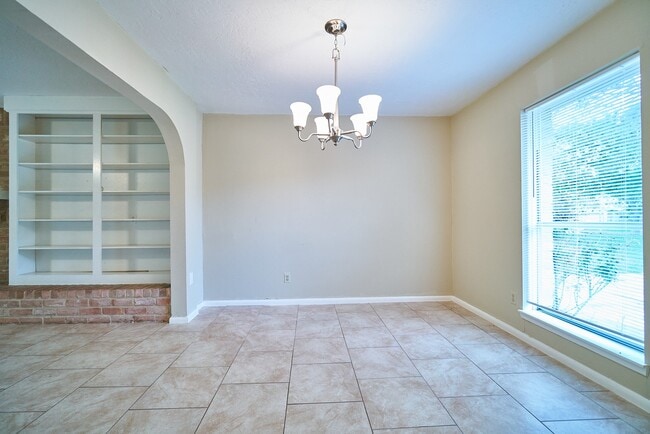 Building Photo - 14034 Utopia Dr