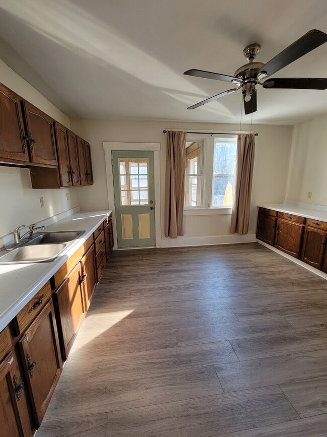 Building Photo - 1205 Priestley Ave