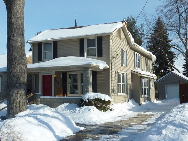 Building Photo - 321 S Macomb St