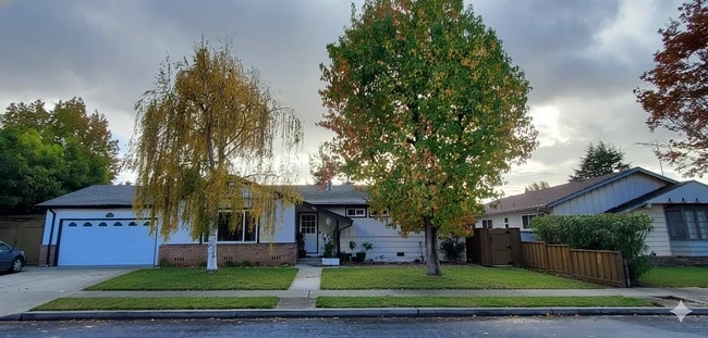 Building Photo - 806 Cashew Way