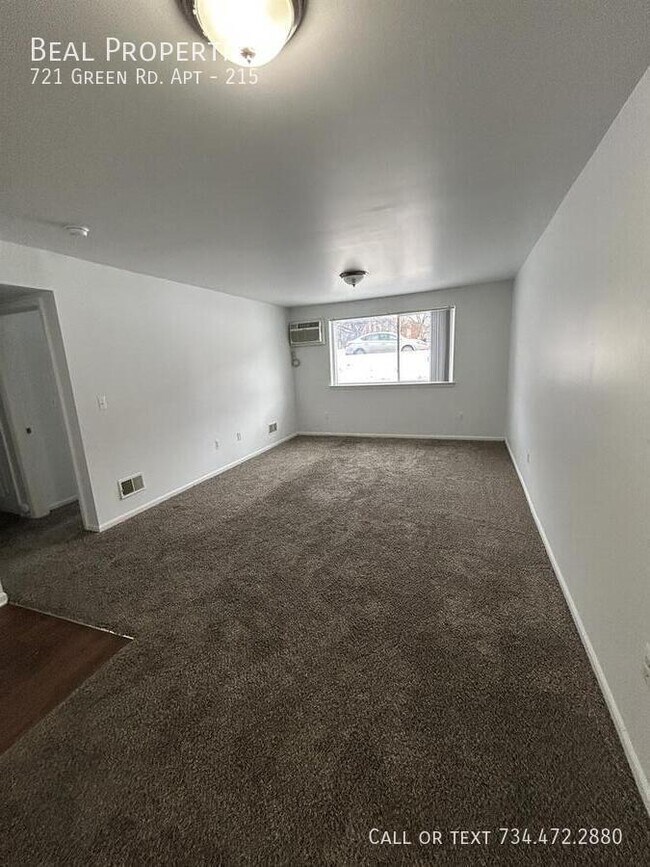 Foto del edificio - 721 Green Rd