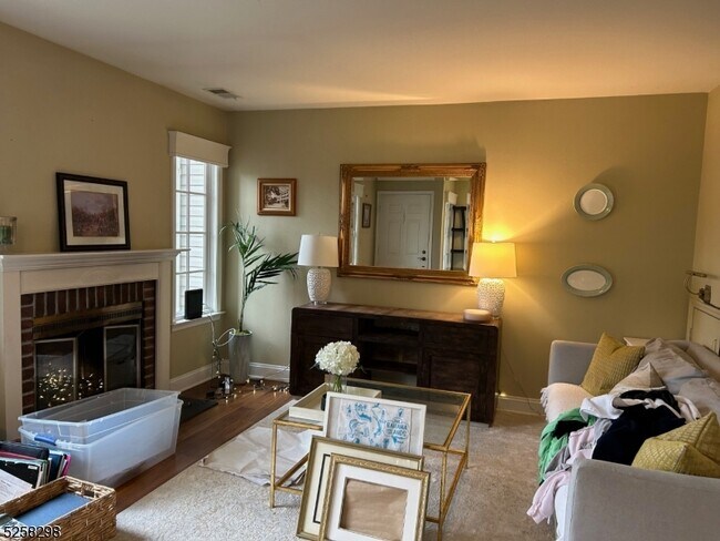 Foto del edificio - 45 Stevens Ct