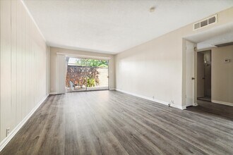 Building Photo - 3259 Branard St