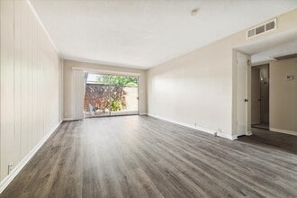 Building Photo - 3259 Branard St