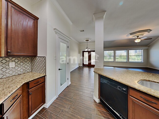 Building Photo - 2228 Coopers Hawk Ct