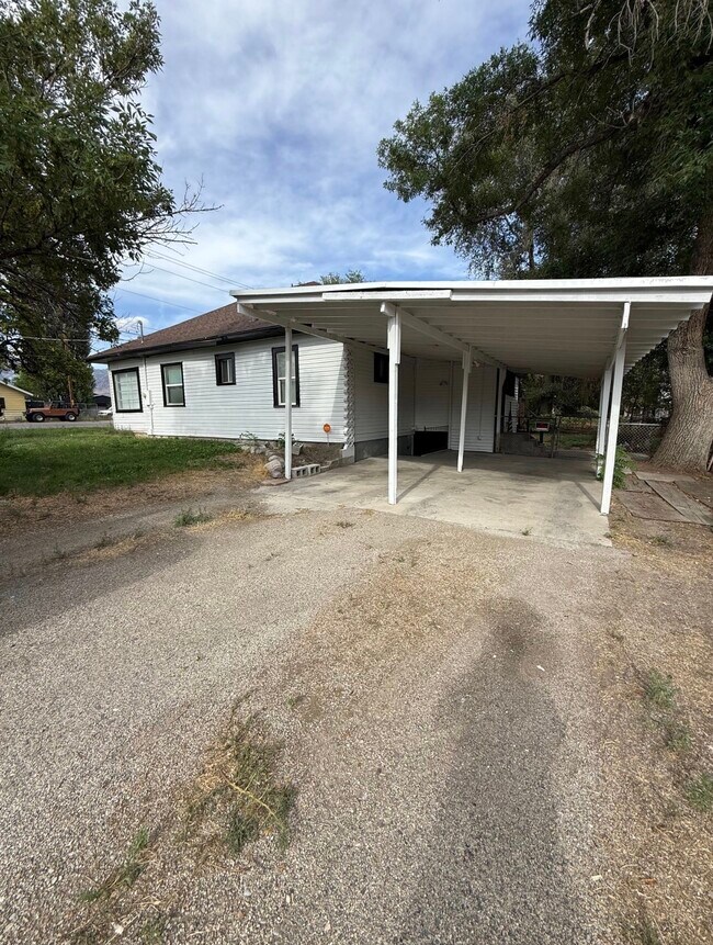 Building Photo - 410 E 200 S