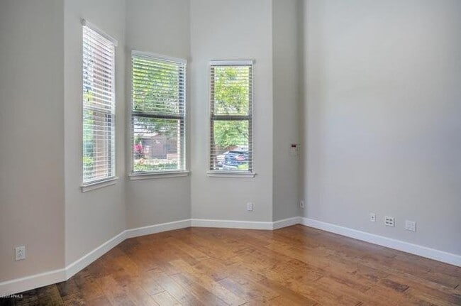 Building Photo - 617 S Roosevelt St