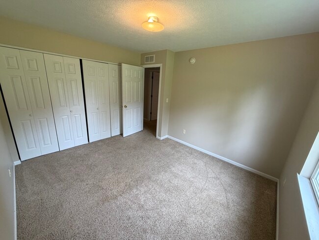 Building Photo - 348 Maplewood Dr