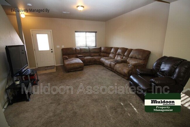 Building Photo - 9274 Sand Myrtle Dr