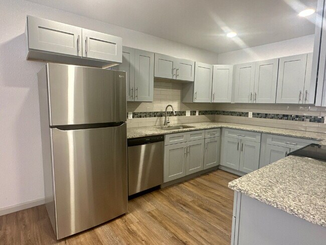 Building Photo - Modern 3/2!