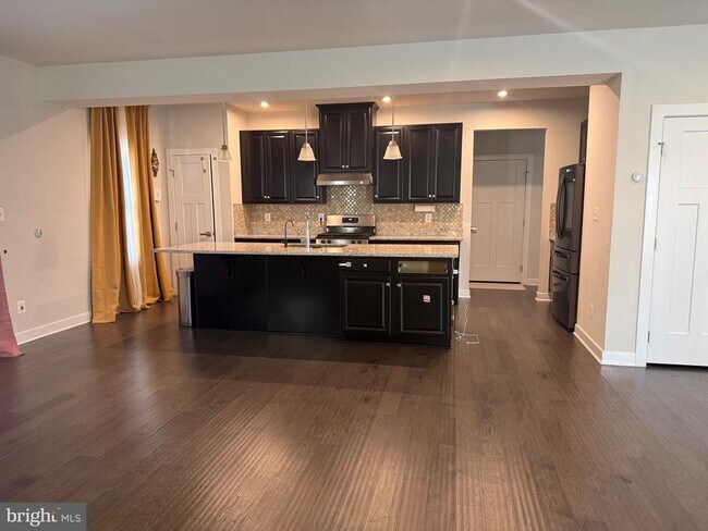 Foto del edificio - 440 Tree Of Heaven Way