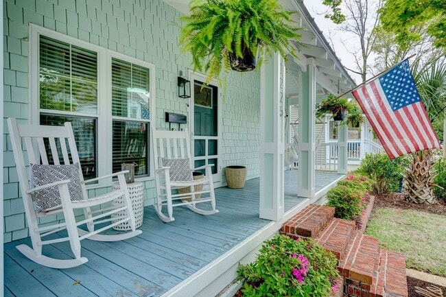 Building Photo - Midtown Rental in Forest Hills