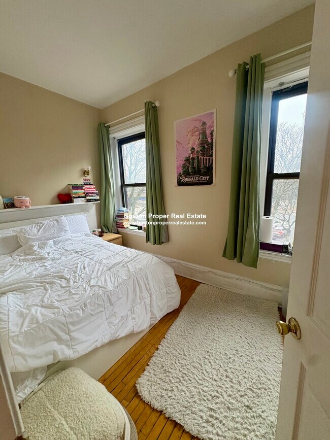 Building Photo - 583 Beacon St