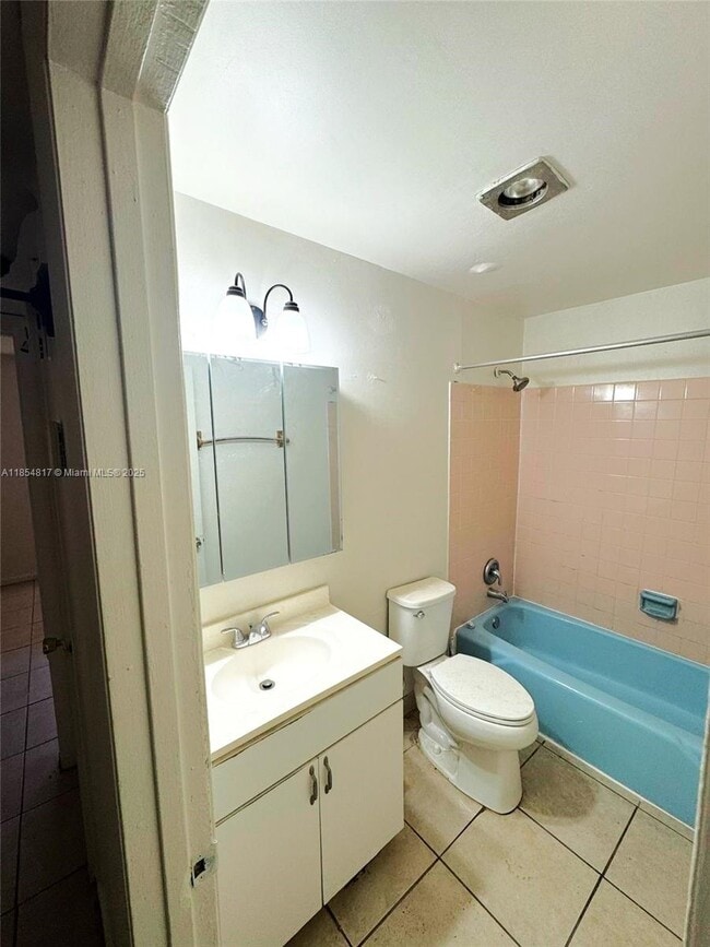Foto del edificio - 932 W Kalmia Dr